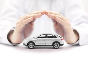 Differentiate the types of car insurance contracts in Quebec.